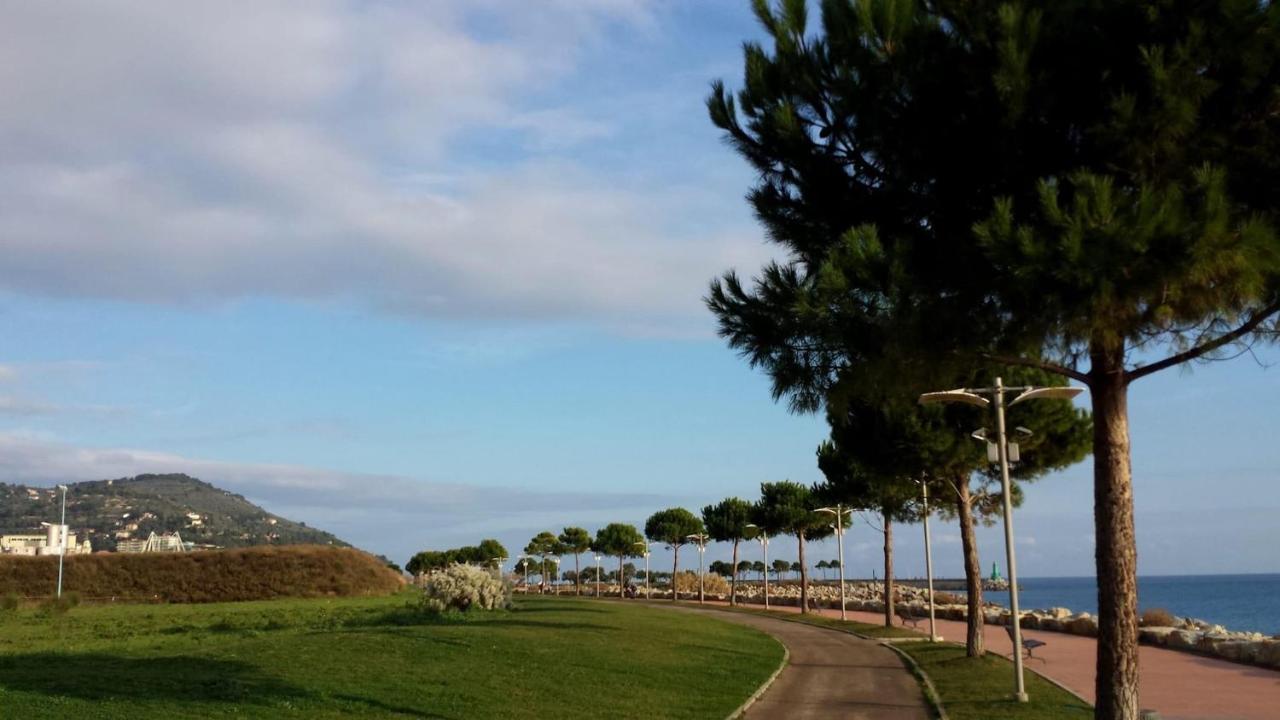 Appartamento Incantevole A 100Metri Dal Mare E Accanto Alla Pista Ciclabile Imperia Eksteriør bilde